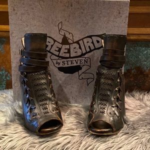 Freebird Eagle is beautiful and comfortable! Heel is 3.5.